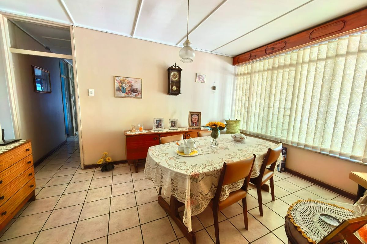 Family house for sale in Sasolburg, walking distance to schools and shopping center - Photo 4