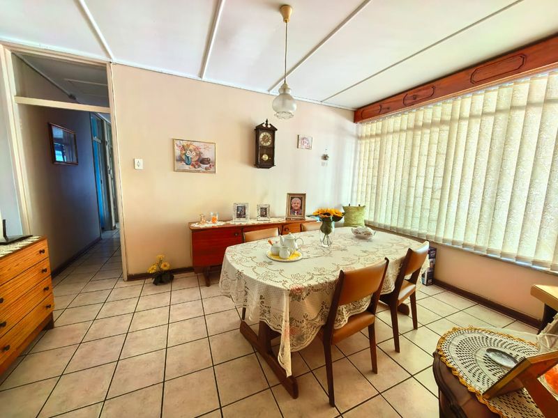 Family house for sale in Sasolburg, walking distance to schools and shopping center - Photo 4