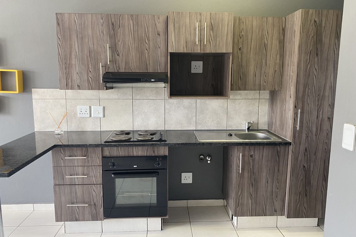 2 Bedroom Apartment in Rynfied - Photo 3