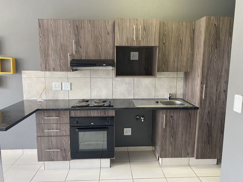 2 Bedroom Apartment in Rynfied - Photo 3