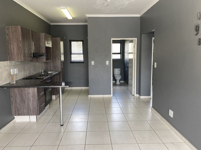 2 Bedroom Apartment in Rynfied - Photo 5