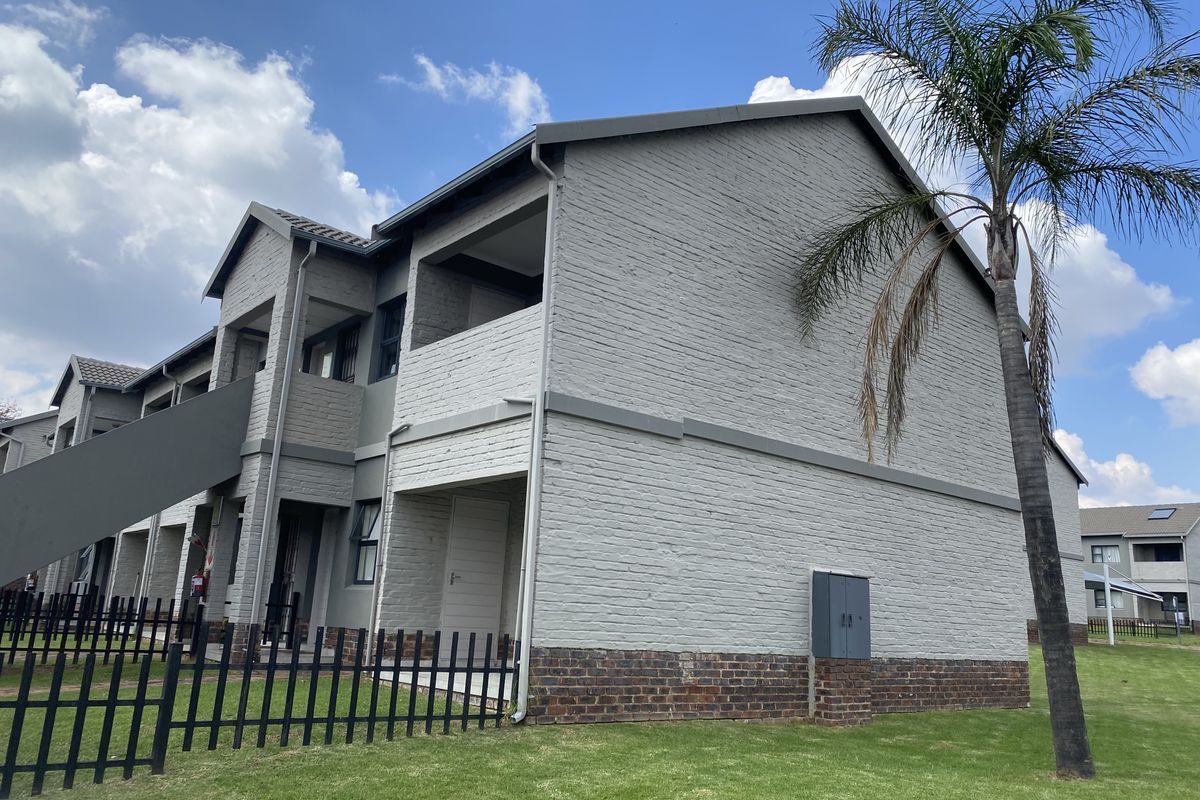 2 Bedroom Apartment in Rynfied - Photo 2