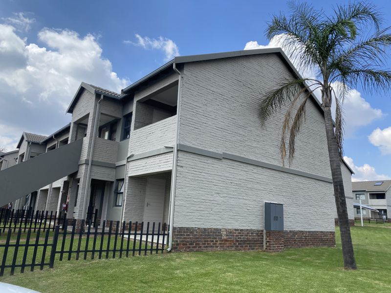 2 Bedroom Apartment in Rynfied - Photo 2