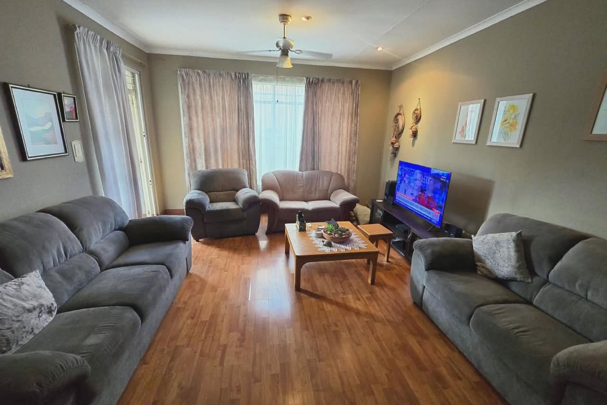 Charming 3-Bedroom Townhouse in Secure Complex – Three Rivers Proper. - Photo 3