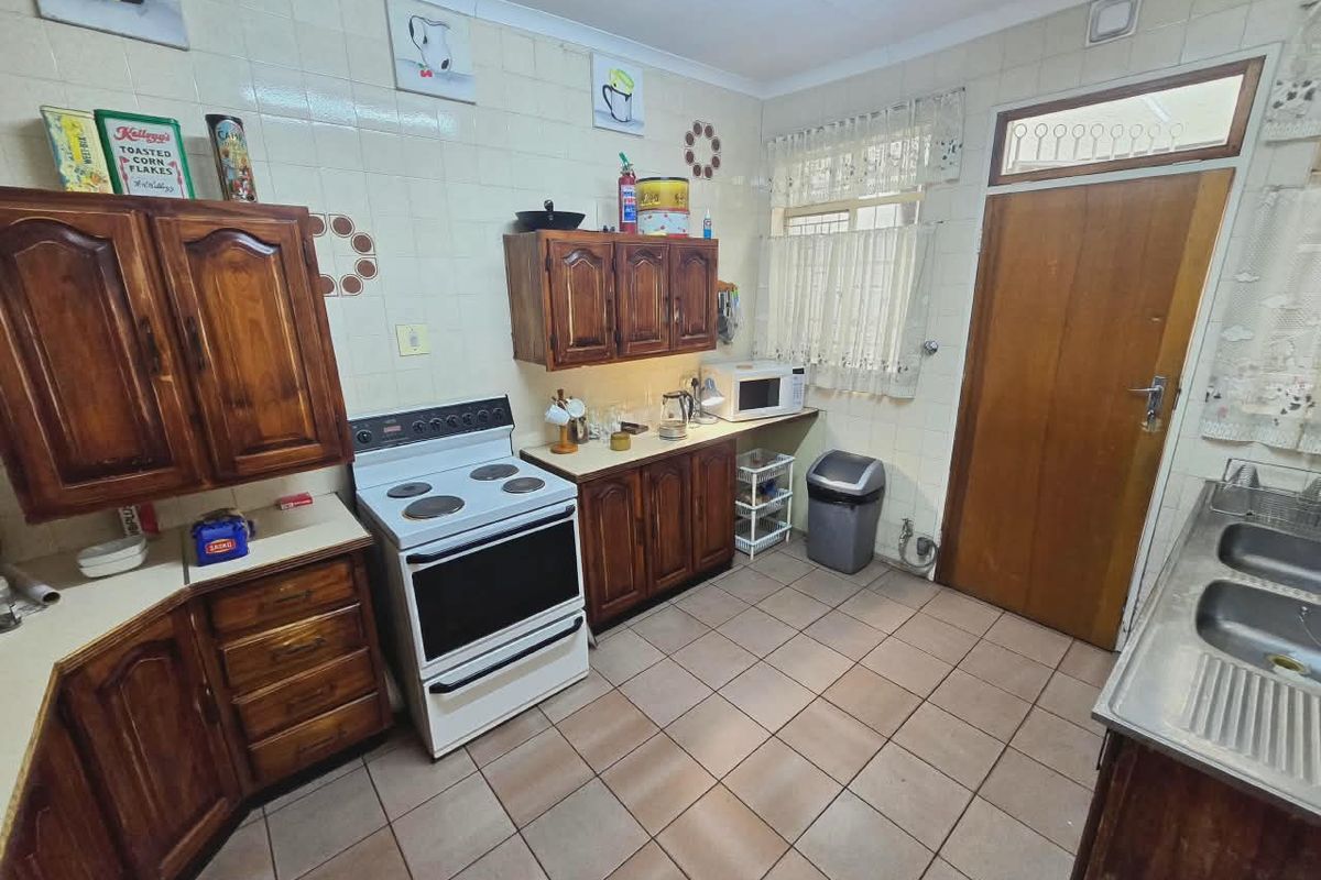 Charming 3-Bedroom Townhouse in Secure Complex – Three Rivers Proper. - Photo 5