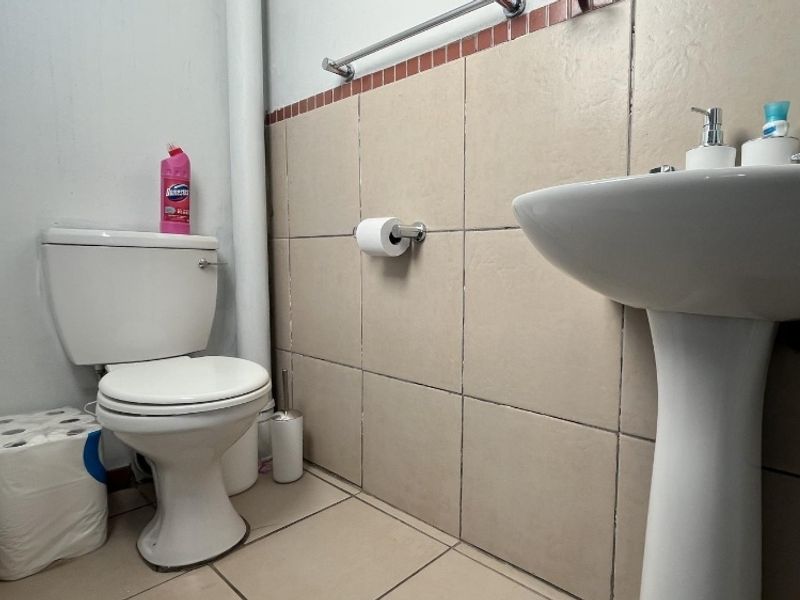 1-Bedroom Apartment with Exceptional Value - Photo 8