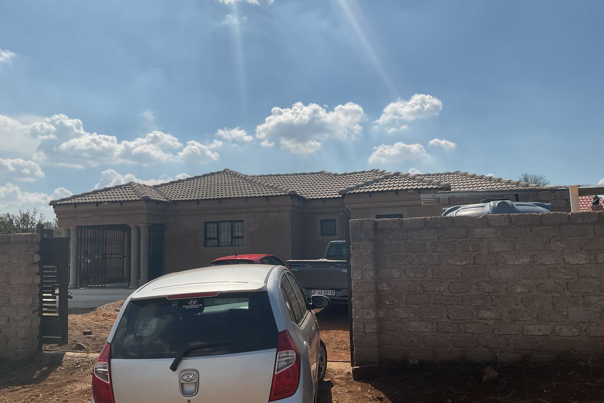 Freestanding For Sale In Soshanguve - Photo 4