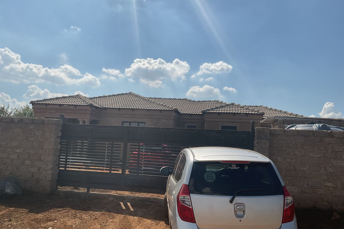 Freestanding For Sale In Soshanguve - Photo 3