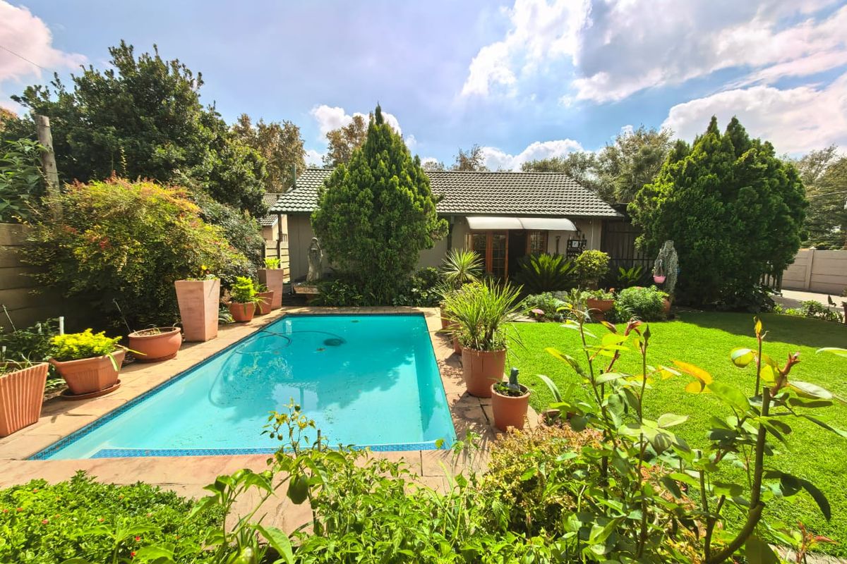 Beautiful all-in-one family house for sale in a prime area in Vaalpark - Photo 3