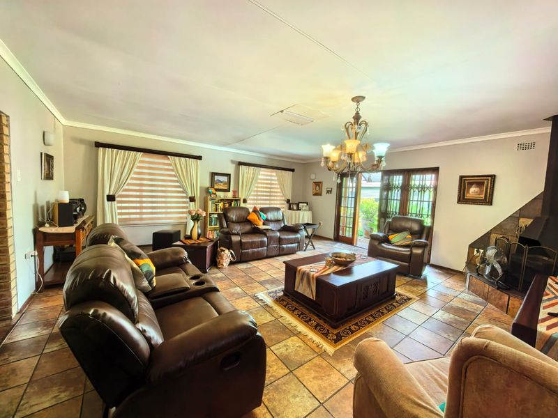 Beautiful all-in-one family house for sale in a prime area in Vaalpark - Photo 5