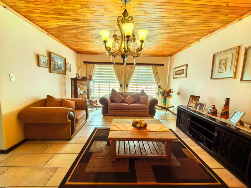 Beautiful all-in-one family house for sale in a prime area in Vaalpark - Photo 8