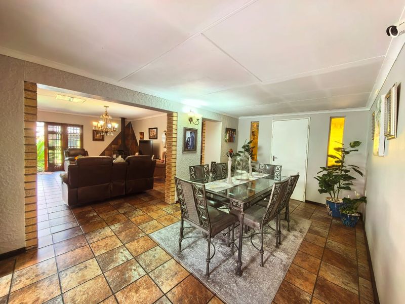 Beautiful all-in-one family house for sale in a prime area in Vaalpark - Photo 7