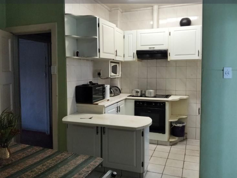 3-Bedroom Family Home with Income-Generating Cottages in Kenilworth - Photo 2