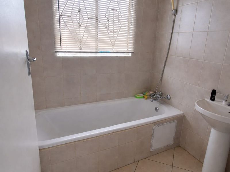 Charming 2-Bedroom Starter Home in Unitas Park, Vereeniging. - Photo 3