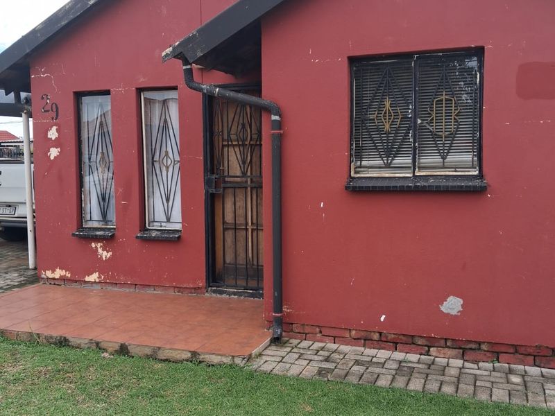 Charming 2-Bedroom Starter Home in Unitas Park, Vereeniging. - Photo 8