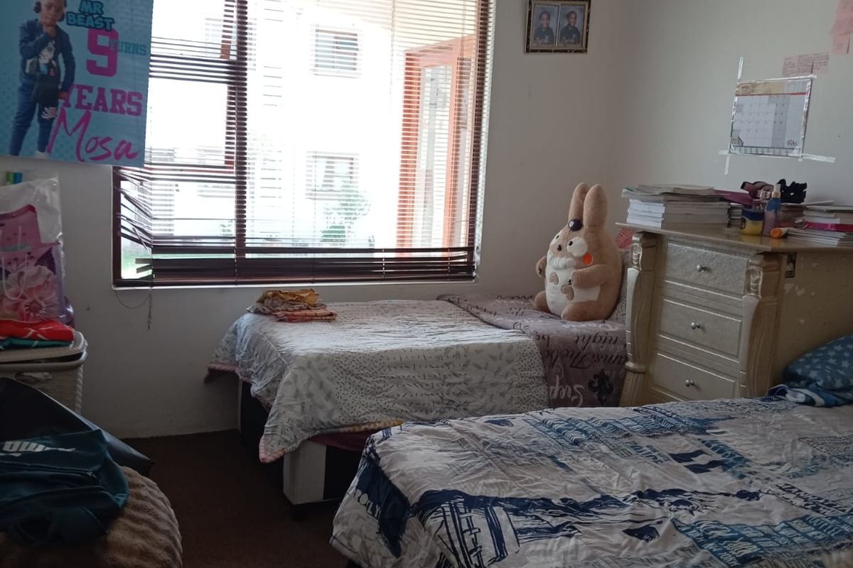 Step into comfort, convenience, and opportunity with this charming 2-bedroom townhouse. - Photo 2