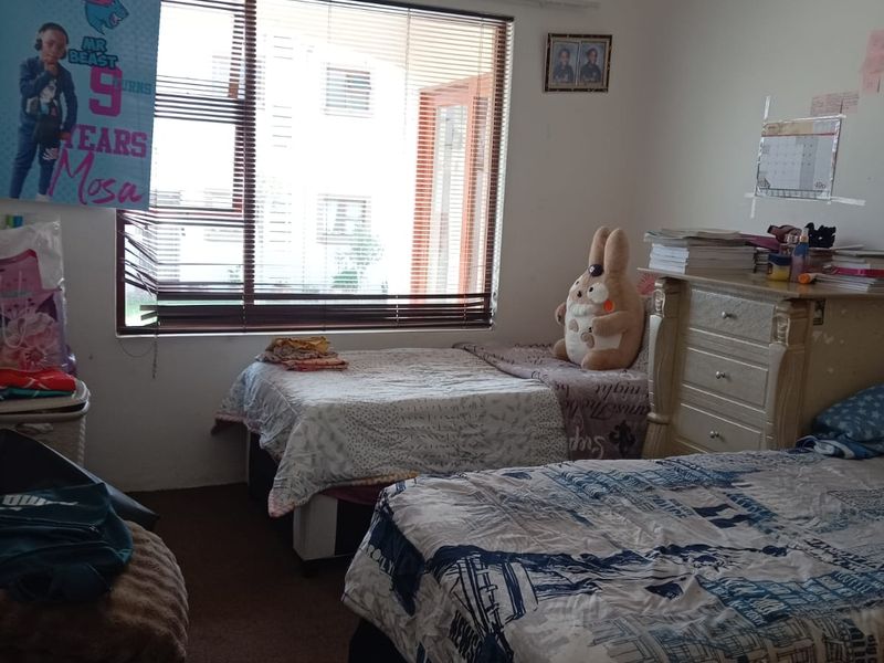 Step into comfort, convenience, and opportunity with this charming 2-bedroom townhouse. - Photo 2