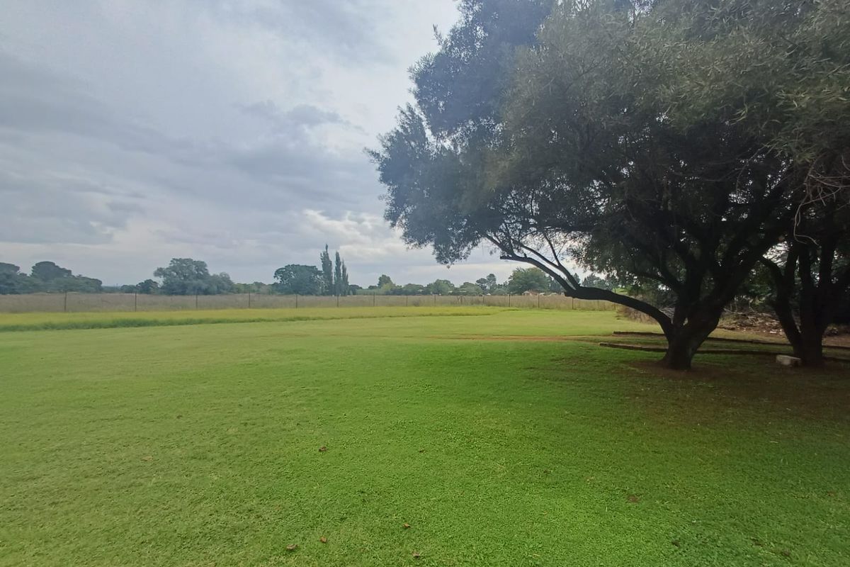 Big Plot For Sale For Extended Family Or For An Investment At Its BEST At An UNBELIEVABLE PRICE - Photo 5