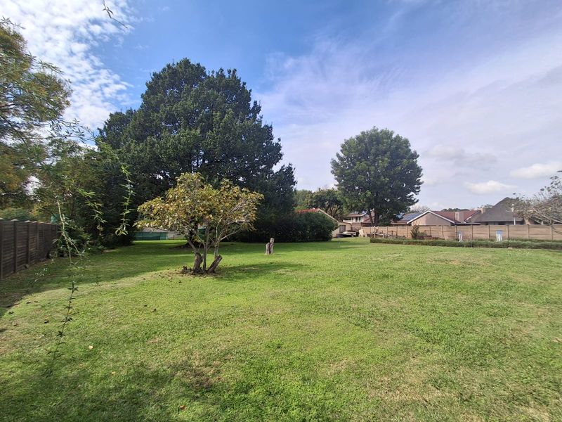 This property offers the best of both worlds. - Photo 4