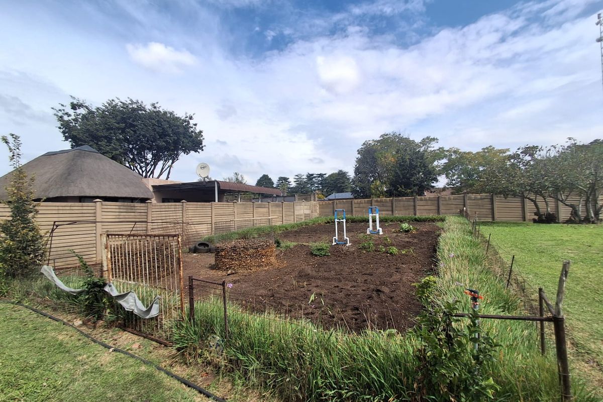 This property offers the best of both worlds. - Photo 5