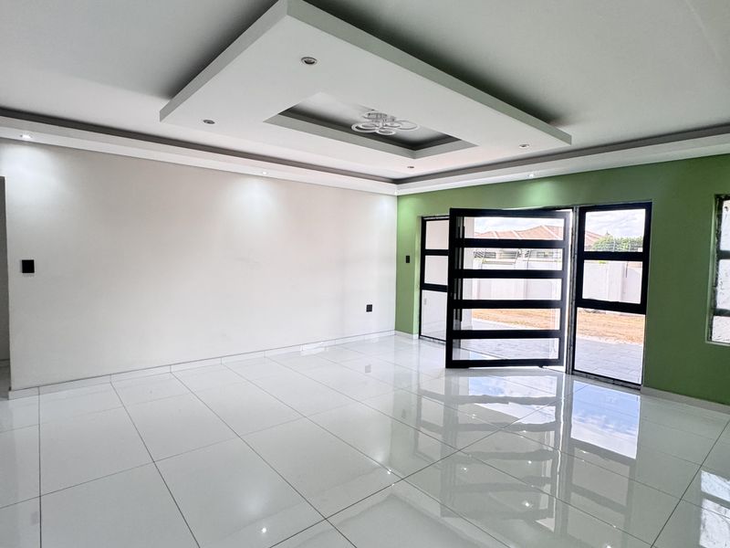 A Rare Gem in Aerorand – Brand-New 4 Bedroom Luxury Home - Photo 9
