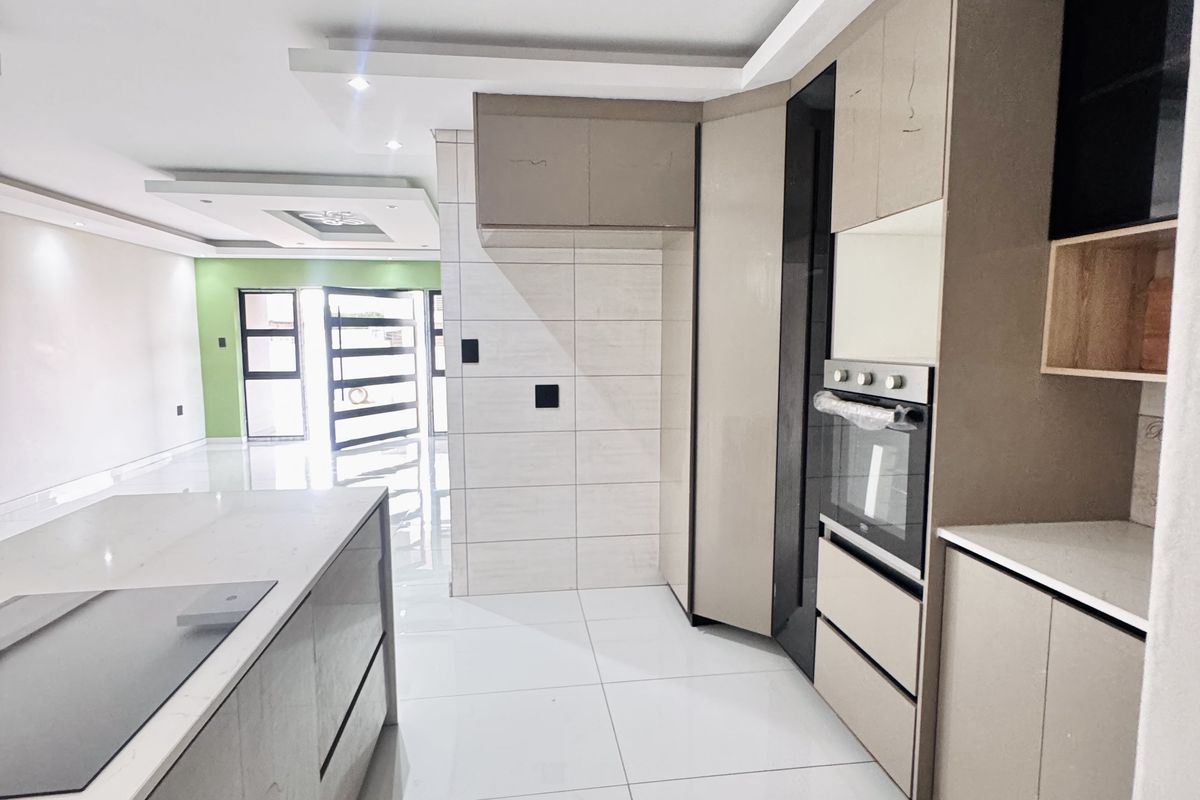 A Rare Gem in Aerorand – Brand-New 4 Bedroom Luxury Home - Photo 5