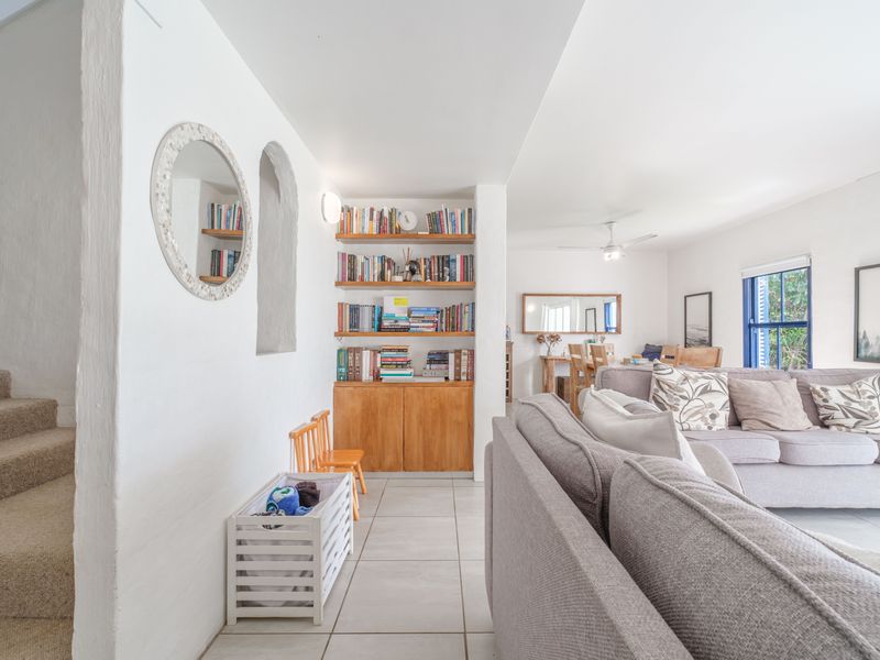 Prime Kamari Townhouse – Sea Views & Poolside Living - Photo 10