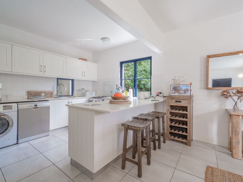 Prime Kamari Townhouse – Sea Views & Poolside Living - Photo 6