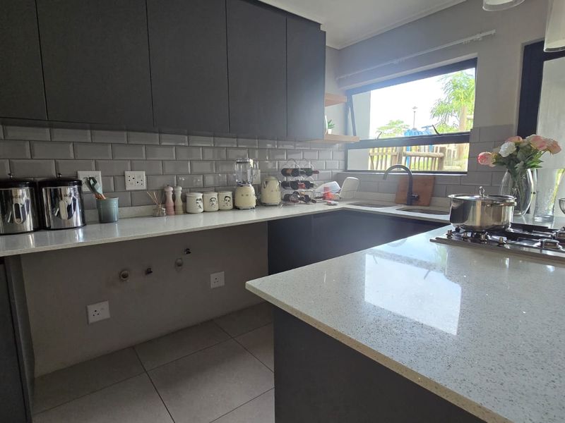 Modern 3-Bedroom Freestanding Townhouse in Secure Palm Lakes Estate - Photo 10