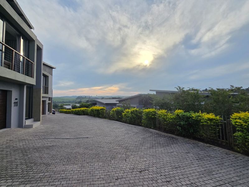 Modern 3-Bedroom Freestanding Townhouse in Secure Palm Lakes Estate - Photo 6