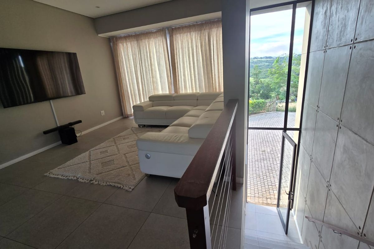 Modern 3-Bedroom Freestanding Townhouse in Secure Palm Lakes Estate - Photo 3