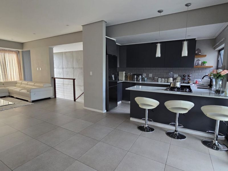 Modern 3-Bedroom Freestanding Townhouse in Secure Palm Lakes Estate - Photo 5