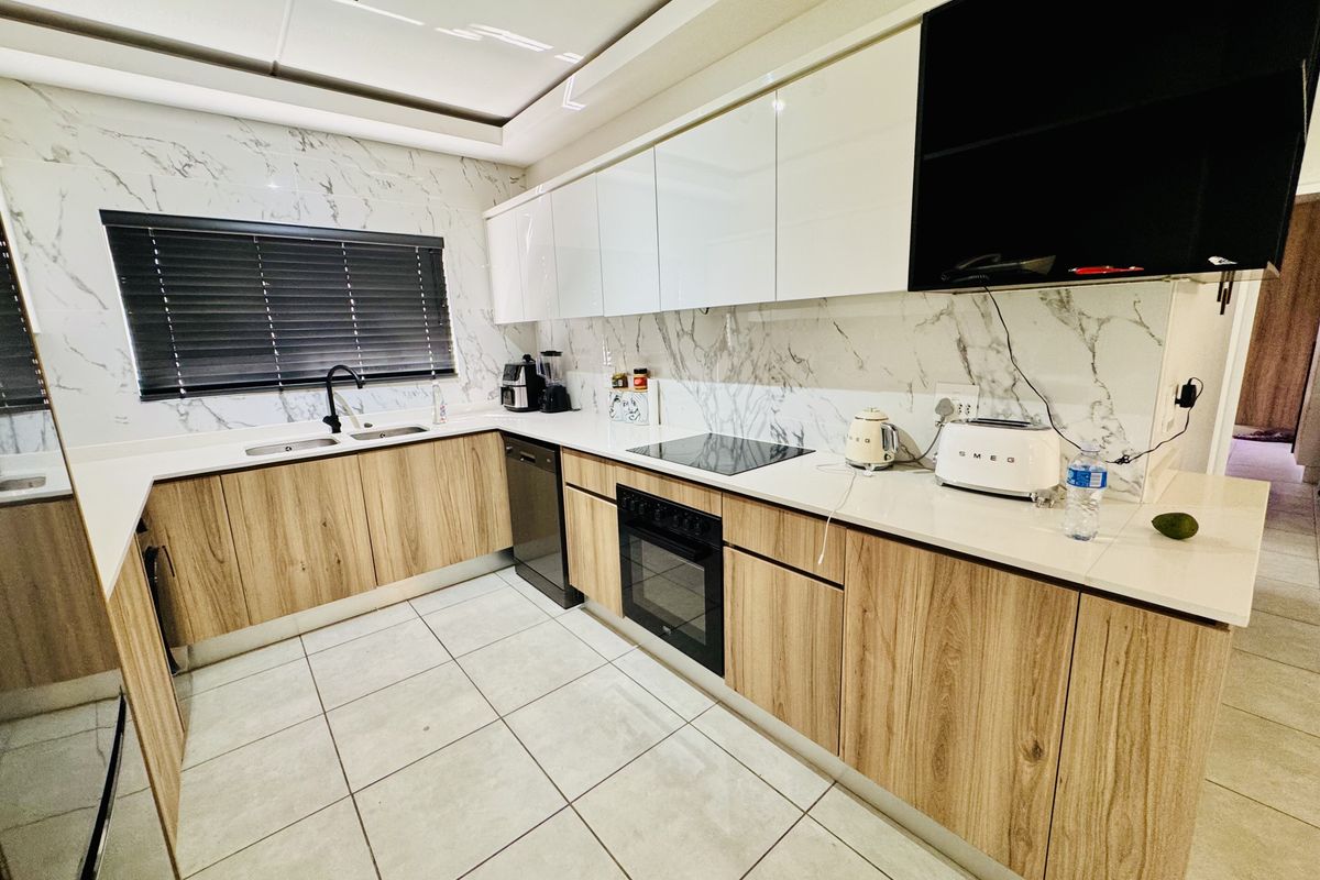 Modern 3-Bedroom Ground Floor Apartment in Munyaka Lifestyle Estate, Waterfall City, Midrand - Photo 2