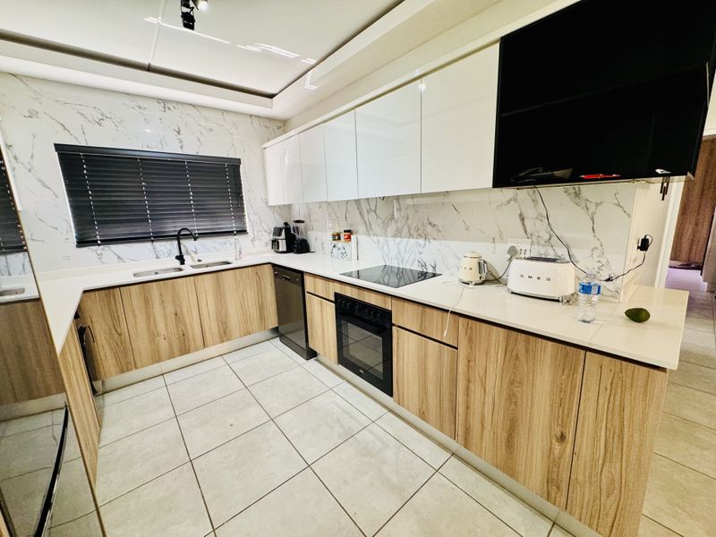 Modern 3-Bedroom Ground Floor Apartment in Munyaka Lifestyle Estate, Waterfall City, Midrand - Photo 2