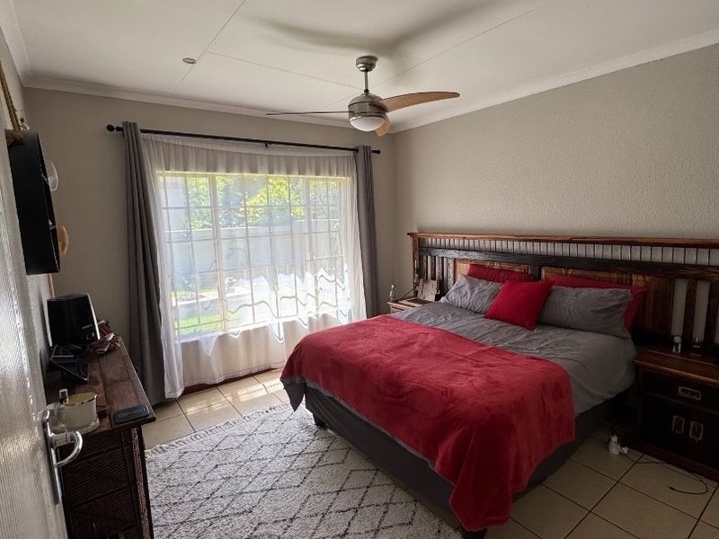 2 BEDROOM CONTEMPORARY TOWNHOUSE FOR SALE! - Photo 7