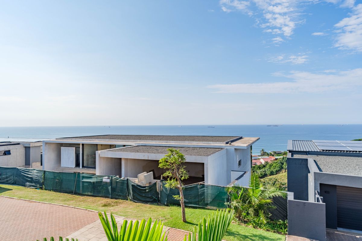 Frontline Coastal Luxury in Prestigious Gold Coast Estate - Photo 2