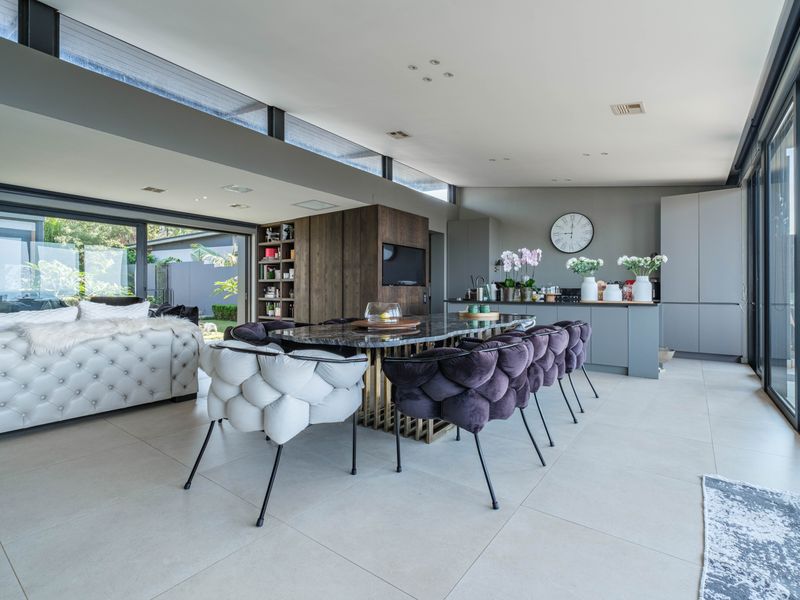 Frontline Coastal Luxury in Prestigious Gold Coast Estate - Photo 7