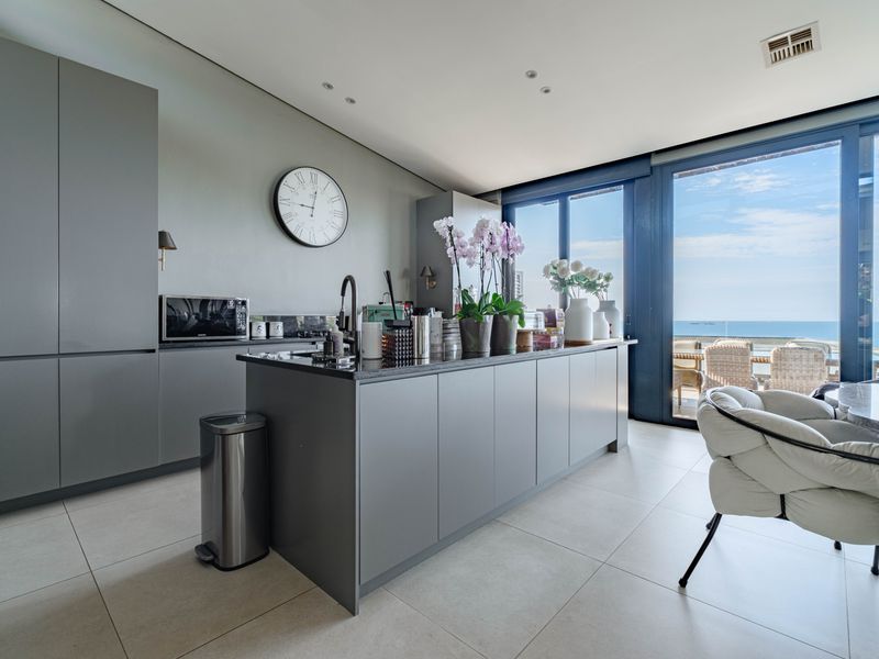 Frontline Coastal Luxury in Prestigious Gold Coast Estate - Photo 3