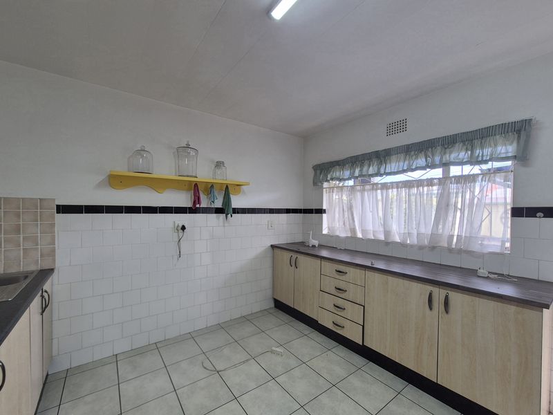 Quiet & Secure 2-Bedroom Flat – Perfect for Professionals / Retired Couple - Photo 5