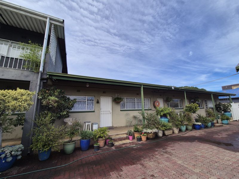 Quiet & Secure 2-Bedroom Flat – Perfect for Professionals / Retired Couple - Photo 2