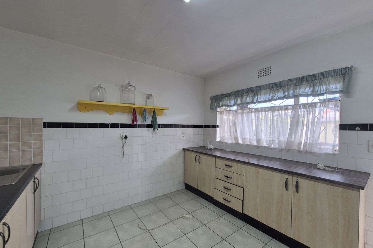 Quiet & Secure 2-Bedroom Flat – Perfect for Professionals / Retired Couple - Photo 5