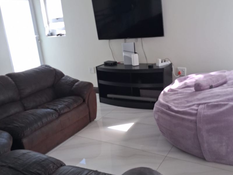 MODERN FAMILY HOME FOR SALE IN RIVERSPRAY LIFESTYLE ESTATE. - Photo 9