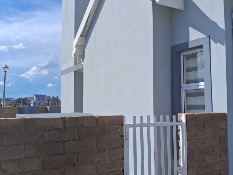 MODERN FAMILY HOME FOR SALE IN RIVERSPRAY LIFESTYLE ESTATE. - Photo 3