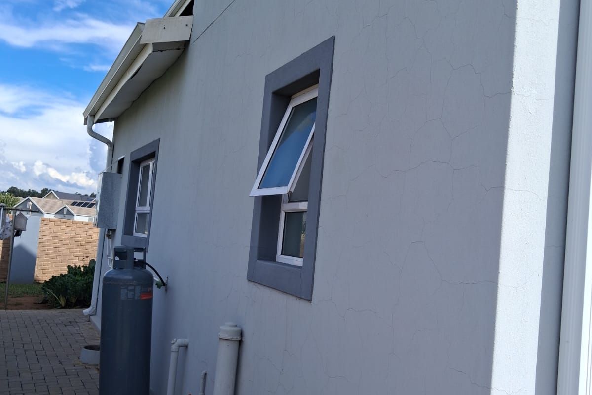 MODERN FAMILY HOME FOR SALE IN RIVERSPRAY LIFESTYLE ESTATE. - Photo 2