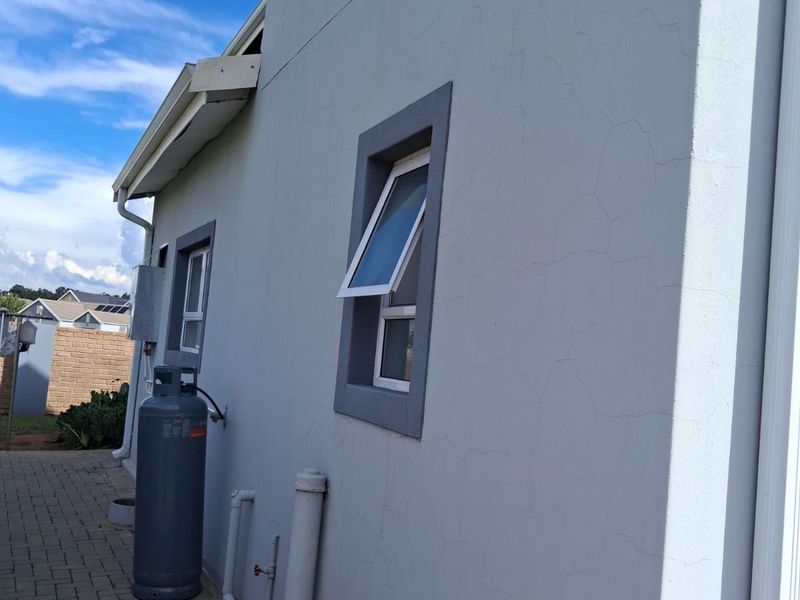 MODERN FAMILY HOME FOR SALE IN RIVERSPRAY LIFESTYLE ESTATE. - Photo 2