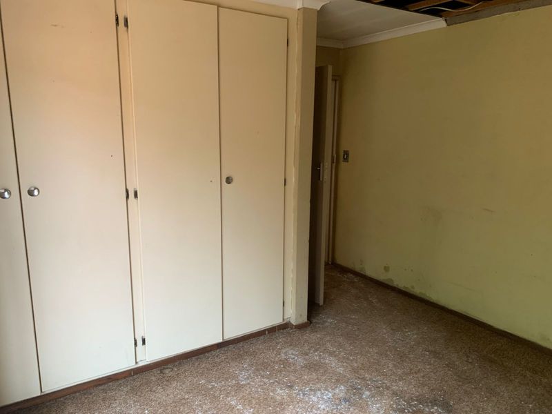 Fixer-Upper with Flatlet Potential on a Large Stand in Heuweloord - Photo 9