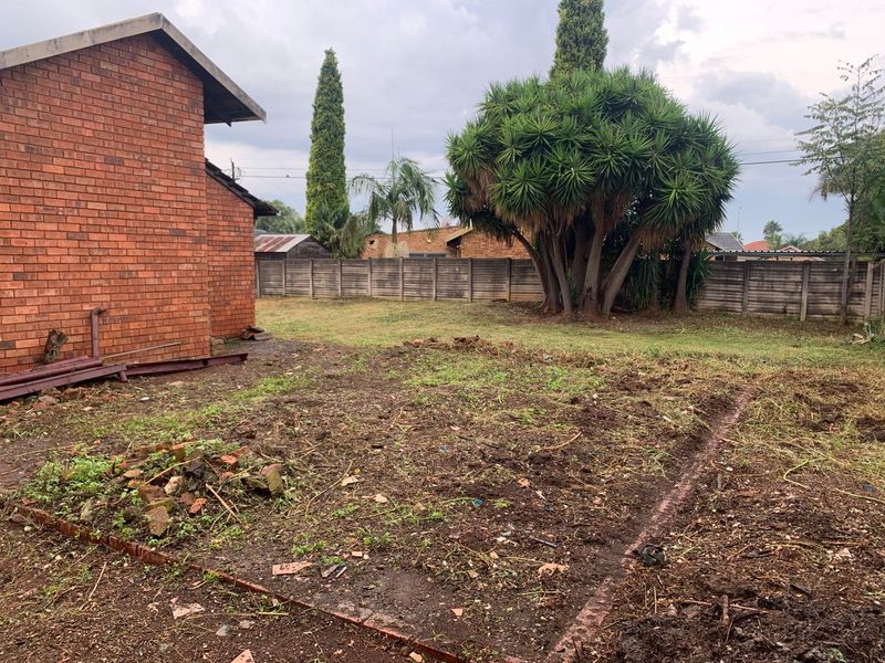 Fixer-Upper with Flatlet Potential on a Large Stand in Heuweloord - Photo 7