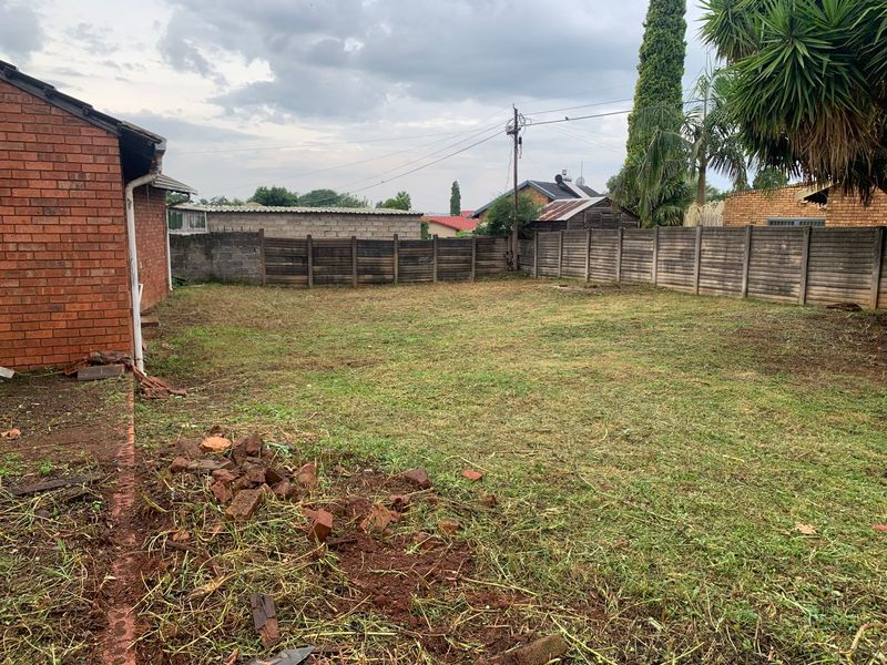 Fixer-Upper with Flatlet Potential on a Large Stand in Heuweloord - Photo 6