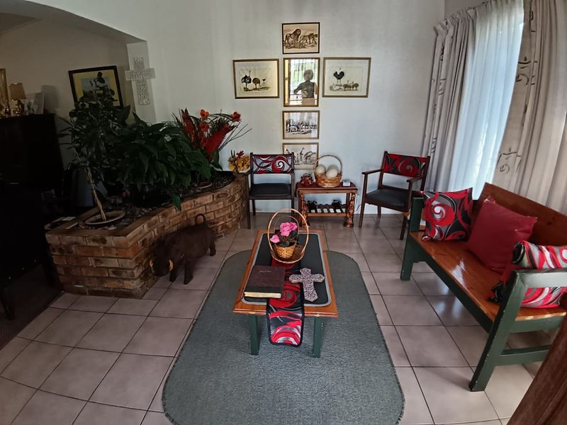 Space, Style & Serious Value – Your Dream Dual-Living Home Awaits! - Photo 4