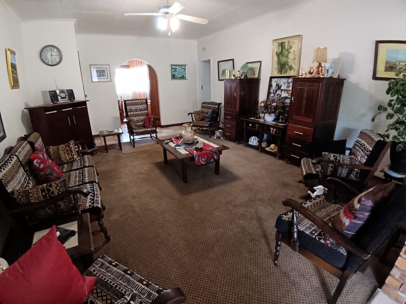 Space, Style & Serious Value – Your Dream Dual-Living Home Awaits! - Photo 6